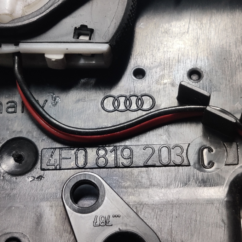 Дефлектор обдуву Audi A6 C6 (04-11) 2.0 TDI OEM 4f0819203