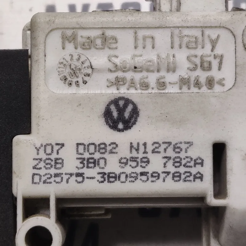 Замок бардачка Audi A6 C6 (04-11) 2.0 TDI OEM 3b0959782a