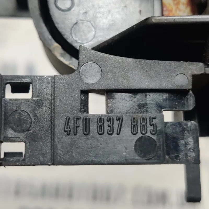 Ручка зовн. Audi A6 C6 (04-11) 2.0TDI зад ліва OEM 4F0837885