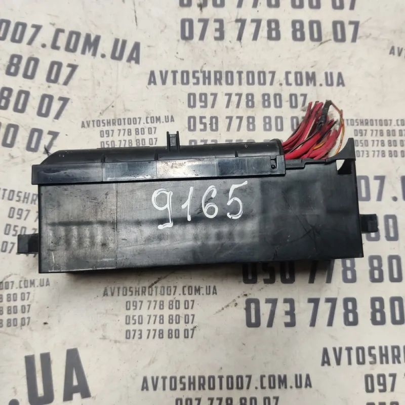 Блок запобіжників VW Passat B8 USA (14-23) OEM 3310360