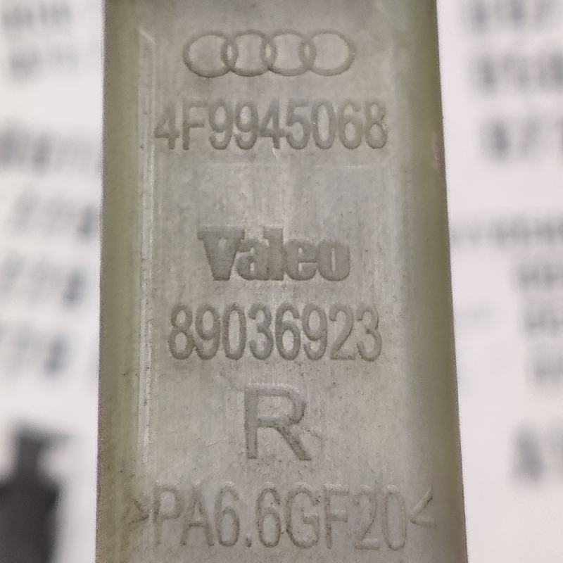 Кронштейн бампера Audi A6 C6 04-11 2.0TDI пр.зад. 4f9807898a