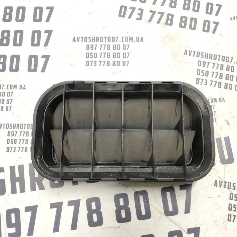Дефлектор Audi Q7 4L (05-15) 3.6 Бенз Зад ліва OEM 4A0819181