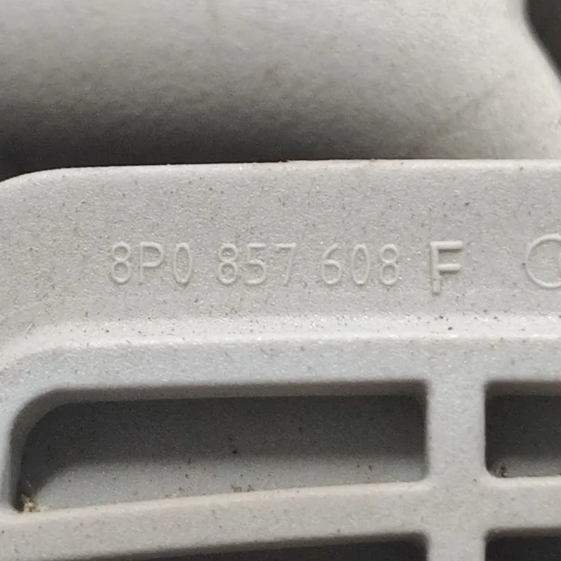 Ручка Audi A6 C6 (04-11) 2.0 TDI задня права OEM 8p0857608f