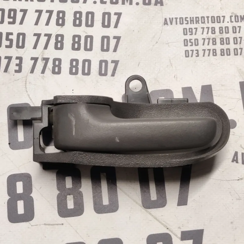 Ручка внутр. Citroen C1 (05-14) 1.0 бенз задня ліва OEM 7930