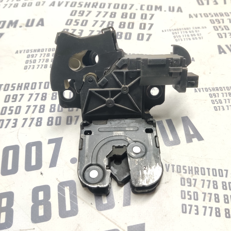 Замок багажника Audi A6 C6 (04-11) 2.0 TDI OEM 8p4827505c фото 2
