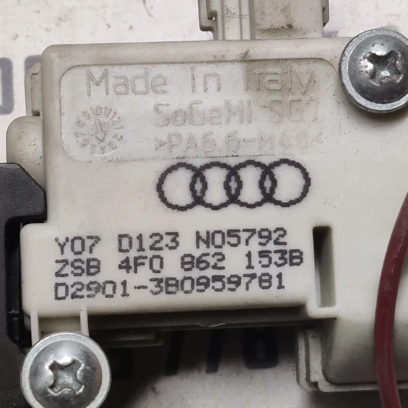 Замок лючка бака Audi A6 C6 (04-11) 2.0 TDI OEM 4f0862153b