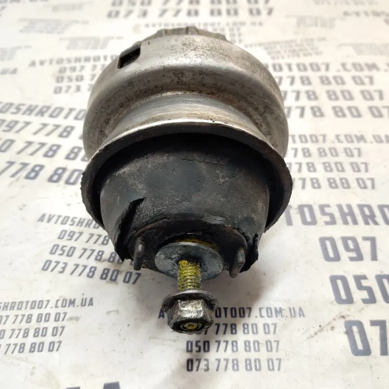 Подушка двиг. Audi A6 C6 04-11 2.0 TDI права OEM 4F0199382AD