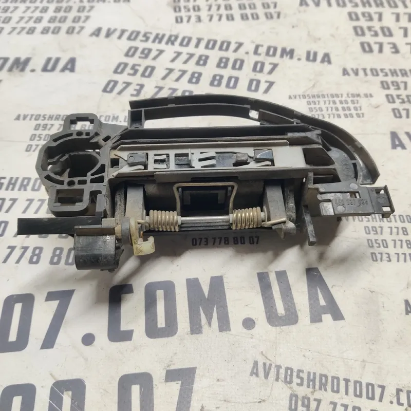 Ручка Audi A6 C6 (04-11) 2.0 TDI задня права OEM 4f0837886