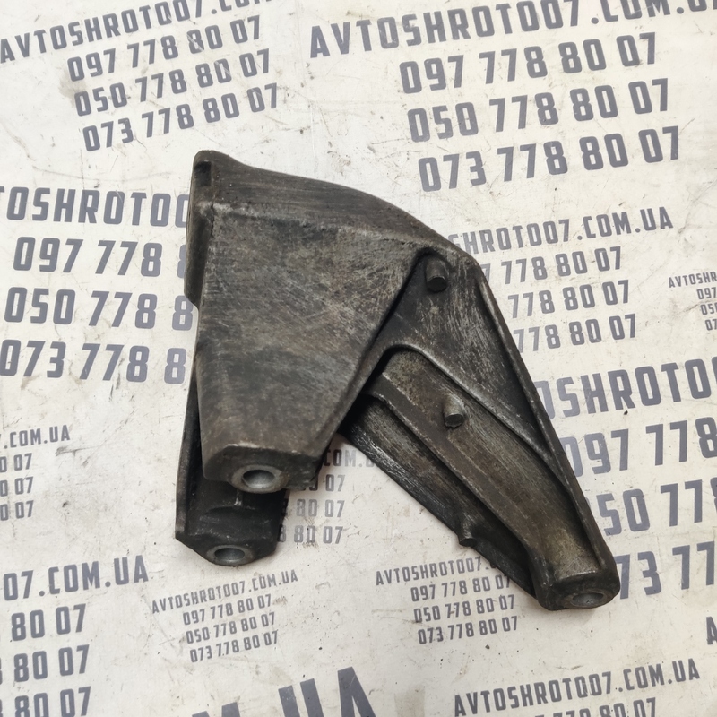 Кронштейн двигуна Audi A6 C6 04-11 2.0TDI лів OEM 4F0199307N фото 2