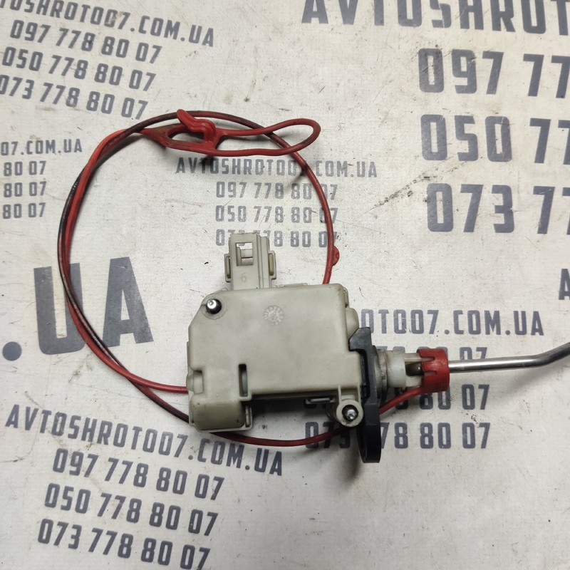 Замок лючка бака Audi A6 C6 (04-11) 2.0 TDI OEM 4f0862153b фото 2