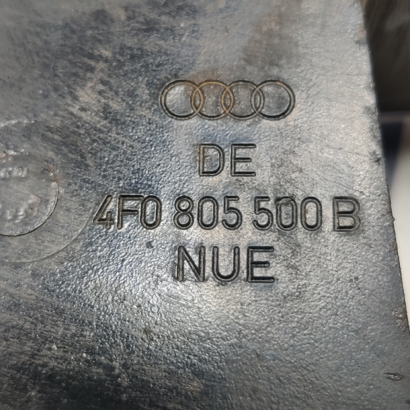 Кроншт. бампера Audi A6 C6 04-11 2.0 TDI Пр OEM 4f0805500b