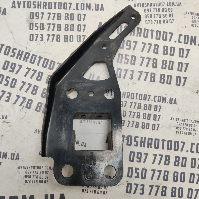 Кроншт. бампера Audi A6 C6 04-11 2.0 TDI Пр OEM 4f0805500b