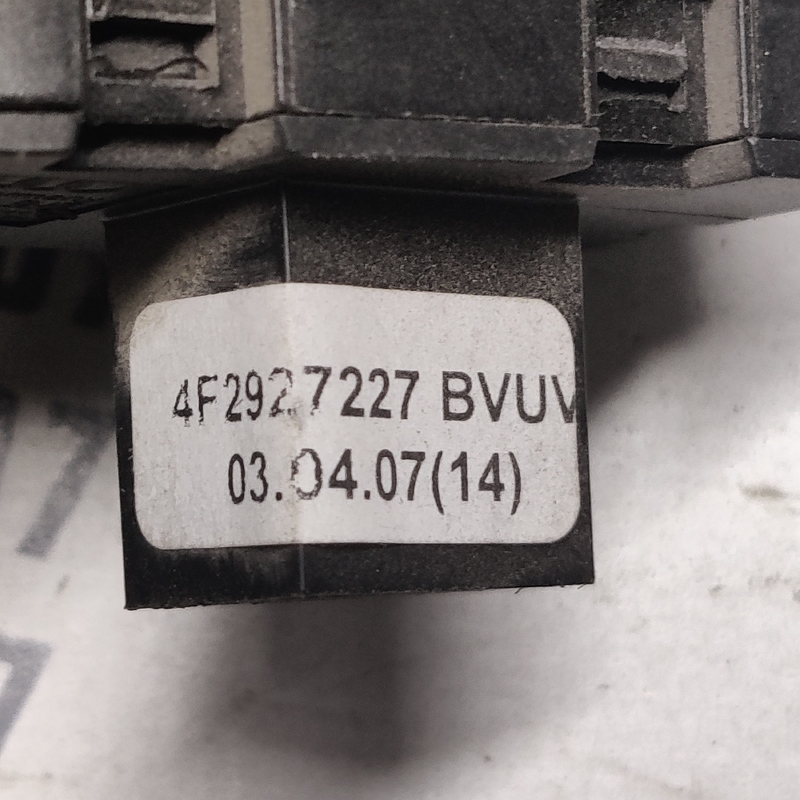 Кнопка бардачка Audi A6 C6 (04-11) 2.0 TDI OEM 4F2927227