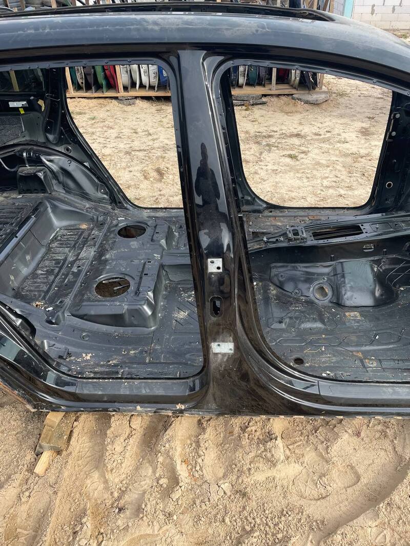 Стійка центральна Audi Q7 4L (05-15) 3.6 бензин права