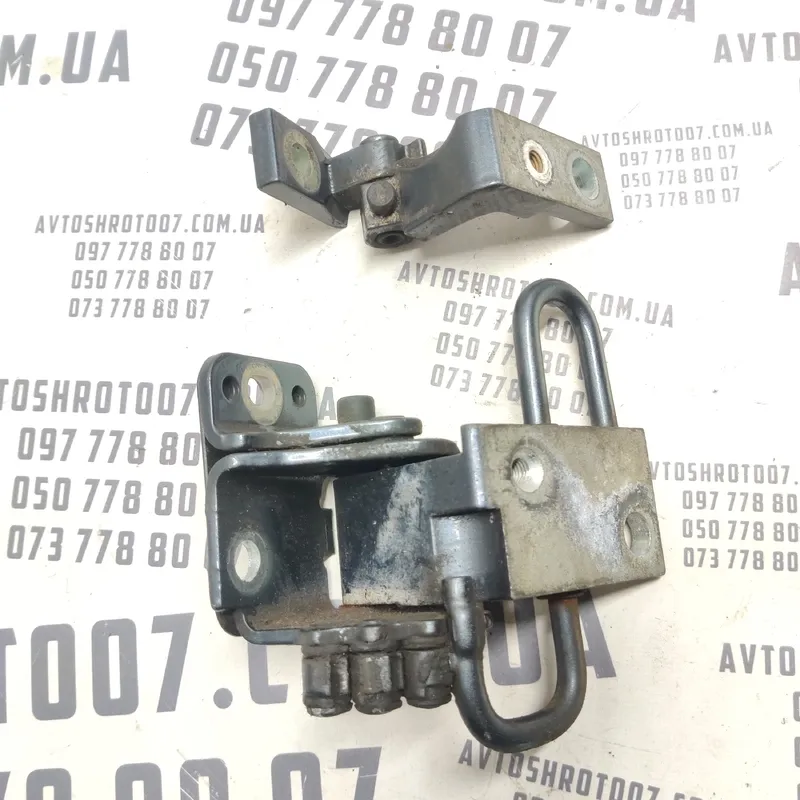 Завіса Audi A6 C6 (04-11) 2.0 TDI задня ліва OEM 8e0831411e