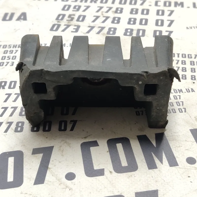 Піддомкратник Audi Q7 4L (05-15) 3.6B зад.ниж. OEM 1L0804123