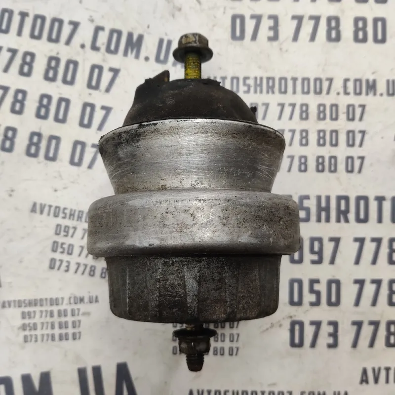 Подушка двиг. Audi A6 C6 04-11 2.0 TDI права OEM 4F0199382AD
