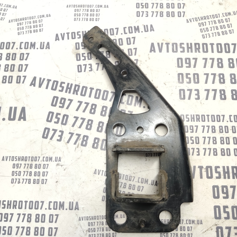 Кроншт. бампера Audi A6 C6 04-11 2.0 TDI Пр OEM 4f0805500b