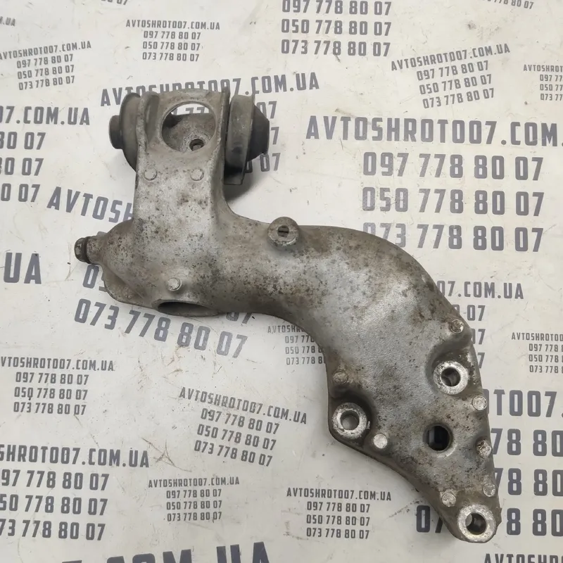 Кронштейн двигуна Peugeot Partner (96-08) 1.4 Пр 9637025680