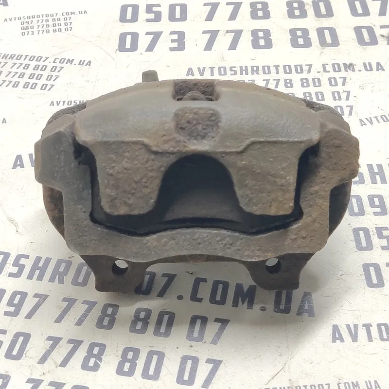 Супорт передній правий ВАЗ Kalina 04-13 1.4 OEM 21083501044