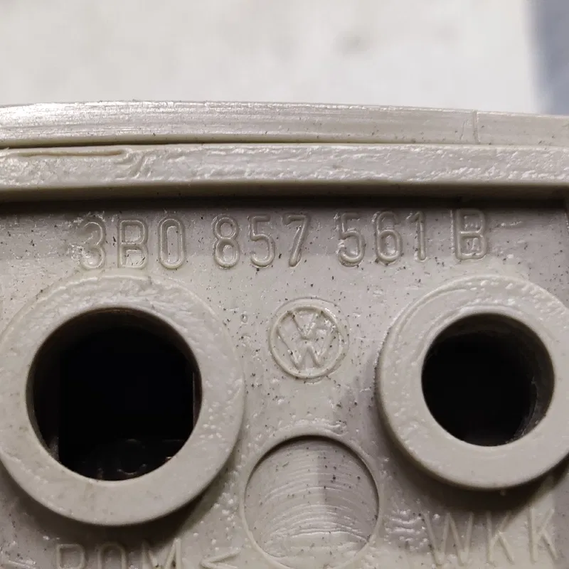 Сонцезахисник VW Bora (98-05) 1.9 TDI лівий OEM 3b0857551r