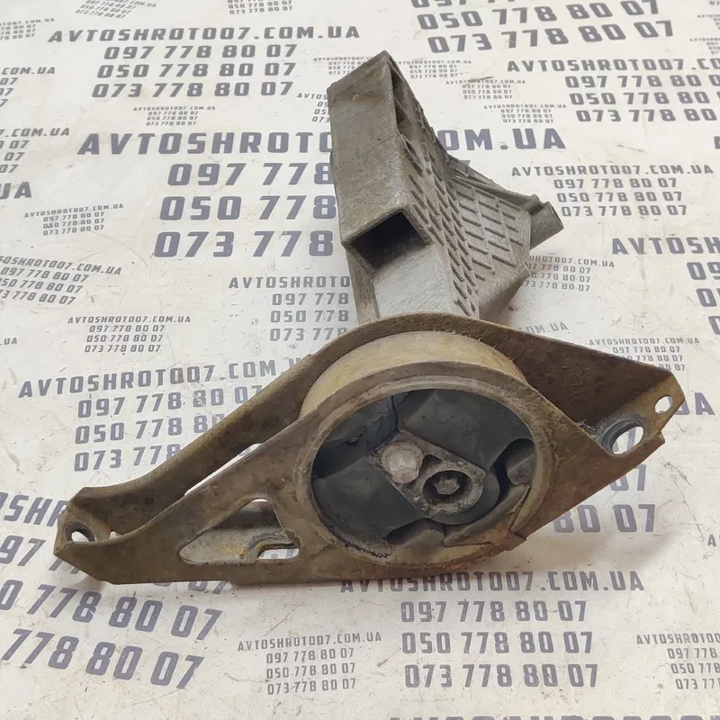 Кронштейн двигуна ВАЗ Kalina (04-13) 1.4 пр. OEM 11181001157