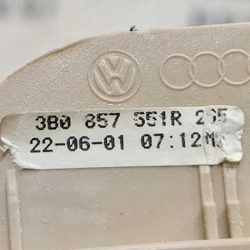 Сонцезахисник VW Bora (98-05) 1.9 TDI лівий OEM 3b0857551r