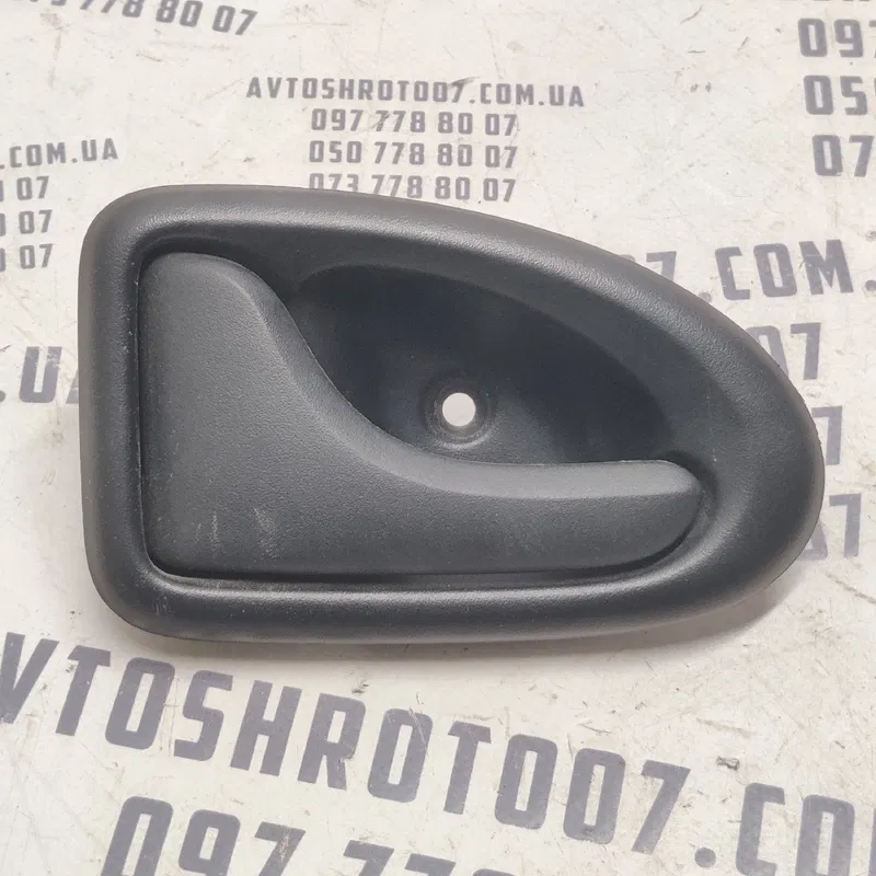 Дверна ручка Dacia Logan (04-12) 1.6 ліва OEM 7700830078