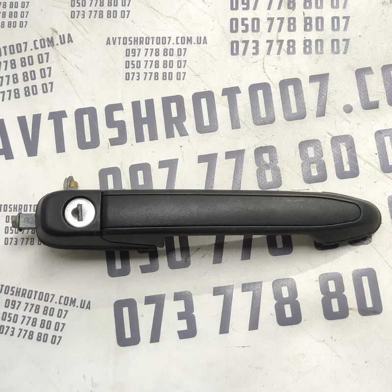 Ручка зовн. ВАЗ Kalina (04-13) 1.4Б пер. пр. OEM 11186105150
