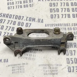 Кронштейн подушки Dacia Logan (04-12) 1.6 OEM 8200216113