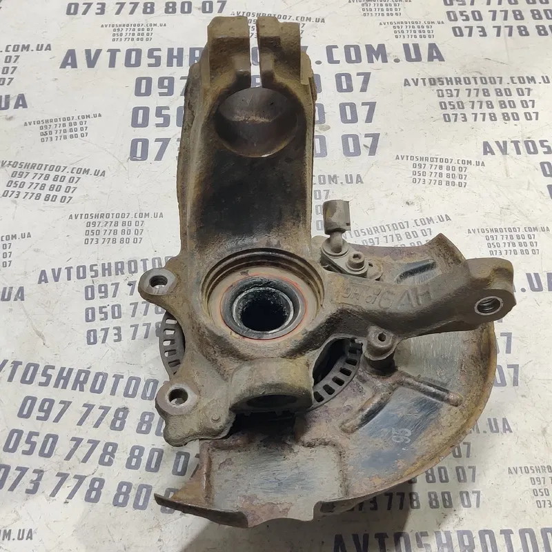 Поворотний кулак правий Volkswagen Bora (98-05) 1.9 TDI ASZ