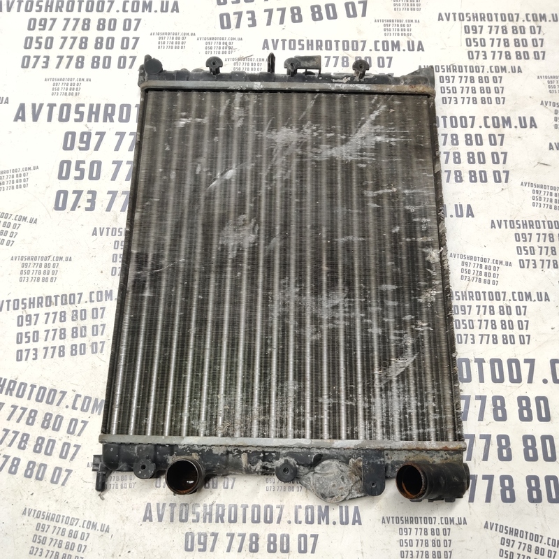 Радіатор Dacia Logan (04-12) 1.6 бензин OEM 8200125767 фото 2