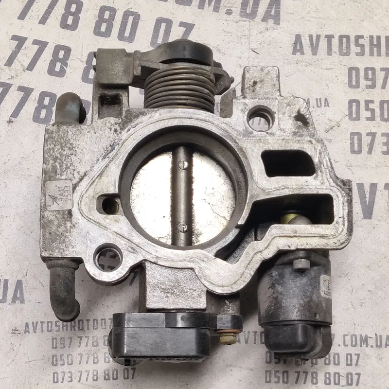 Дросельна заслонка ВАЗ Kalina 04-13 1.4 Бенз OEM 21121148010