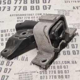 Подушка двигуна Dacia Logan 2006 1.6 Бензин Права OEM 420742