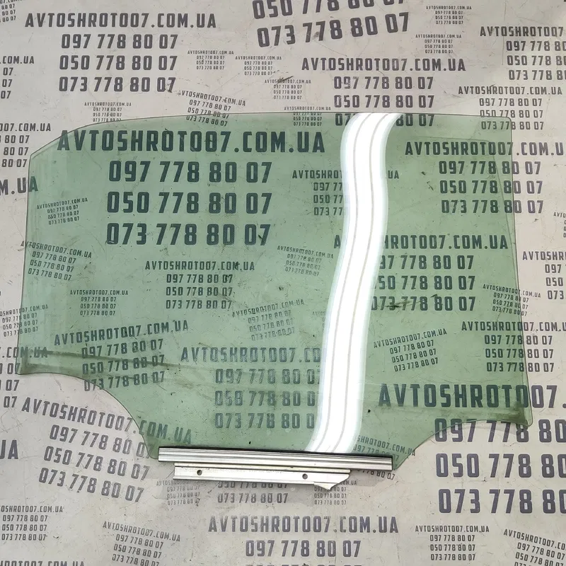Скло дверей заднє ліве Toyota Corolla (06-13) 1.6 43r00011