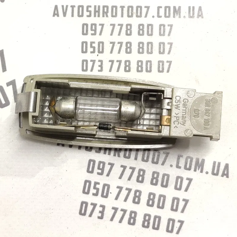 Ліхтар салону VW Bora (98-05) 1.9 TDI задній OEM 3B0947109A