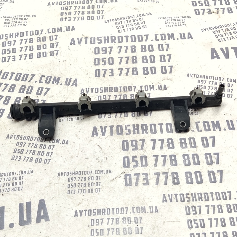 Паливна рейка Dacia Logan (04-12) 1.6 бензин OEM 8200494284a