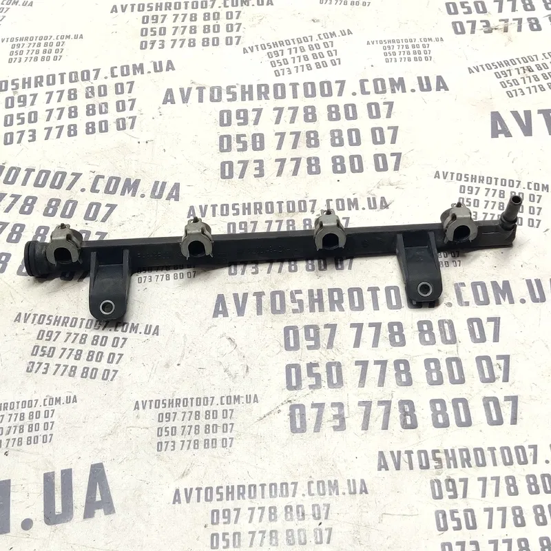 Паливна рейка Dacia Logan (04-12) 1.6 бензин OEM 8200494284a