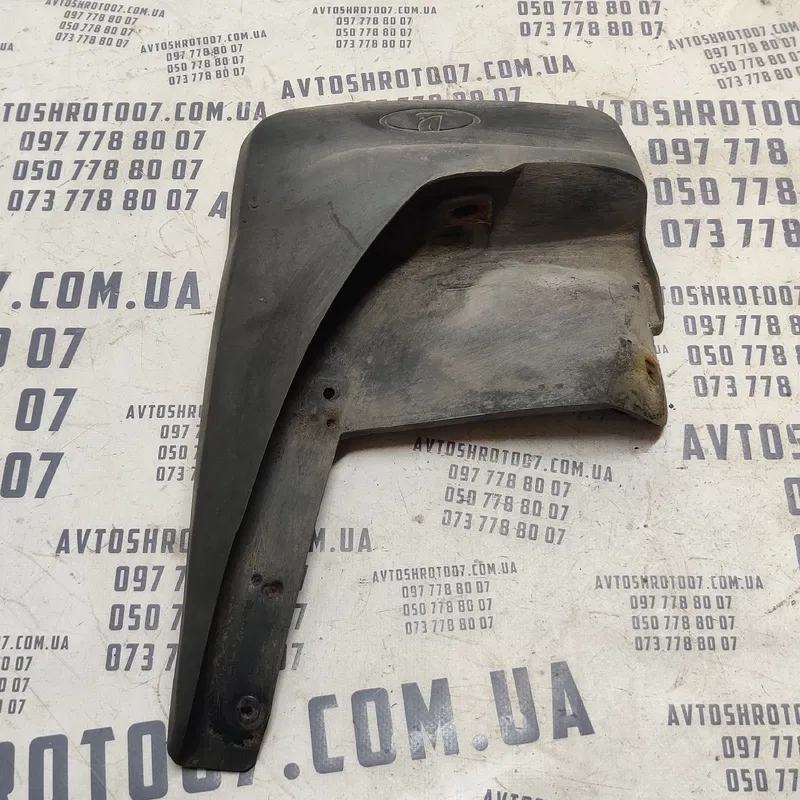 Бризговик ВАЗ Kalina (04-13) 1.4 зад. прав. OEM 11188404412
