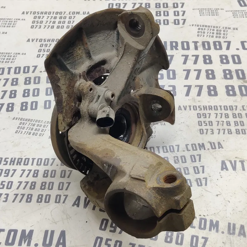 Поворотний кулак правий Volkswagen Bora (98-05) 1.9 TDI ASZ