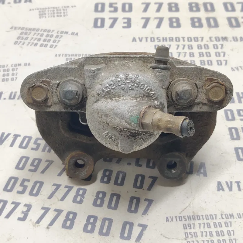 Супорт передній правий ВАЗ Kalina 04-13 1.4 OEM 21083501044