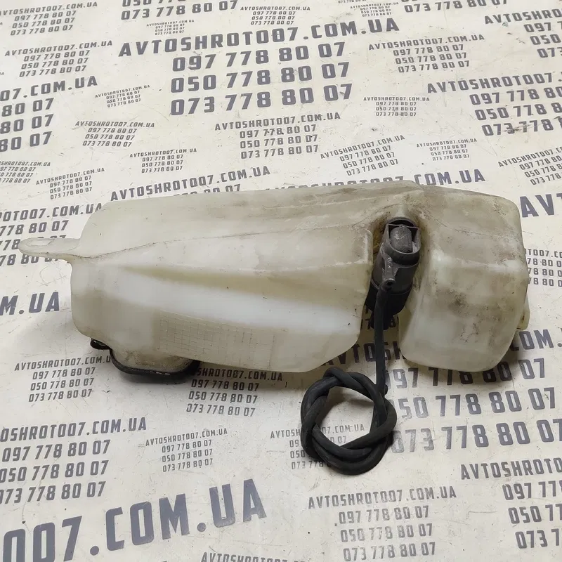 Бачок омивача Dacia Logan (04-12) 1.6 Бензин OEM 8200210002