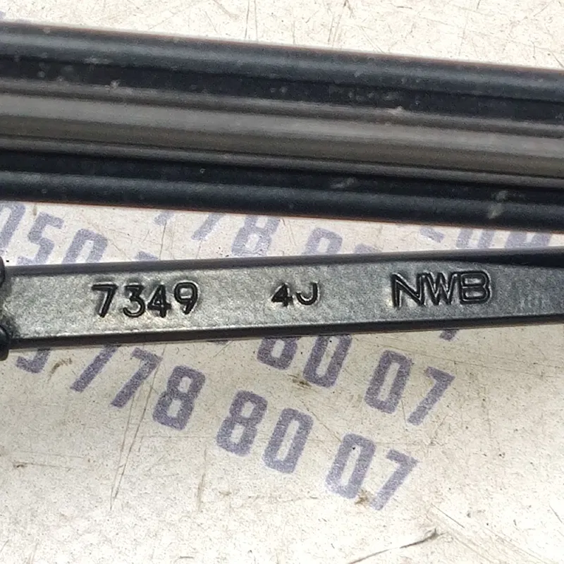 Двірник Mitsubishi Outlander XL 06-12 2.0D пер.лів. OEM 7349