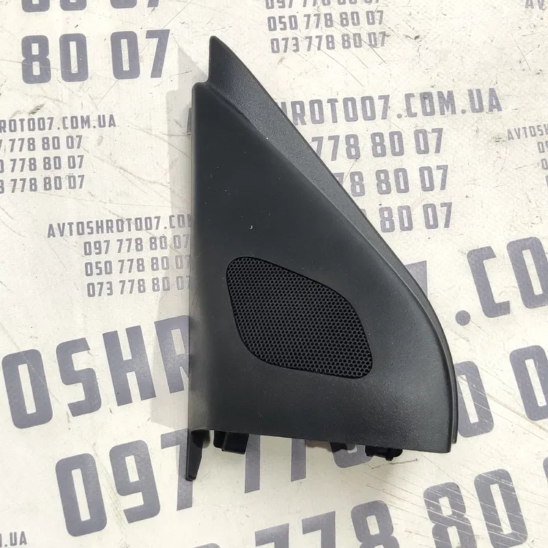 Накладка Mitsubishi Outlander XL 06-12 2.0D ліва OEM 221a079