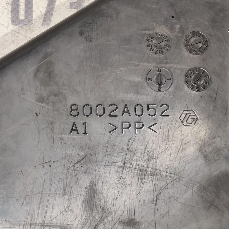 Накладка Mitsubishi Outlander 06-12 2.0D пр.ниж OEM 8002a052