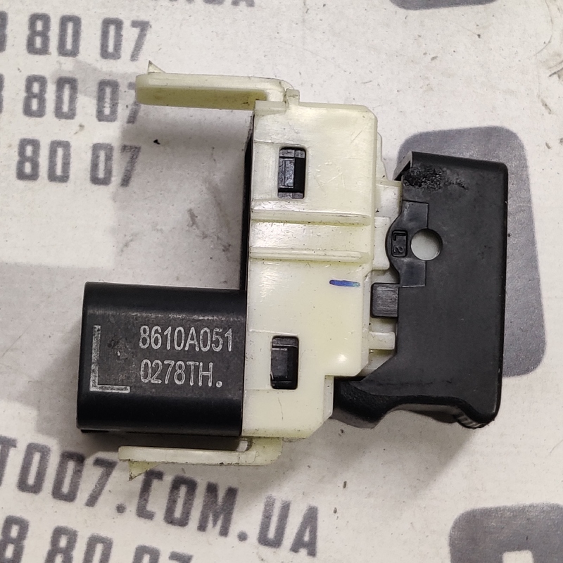 Регулятор сидіння Outlander XL 06-12 2.0D Лівий OEM 8610a051