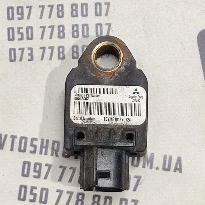 Датчик удару Outlander XL 06-12 2.0D правий OEM 8651a002