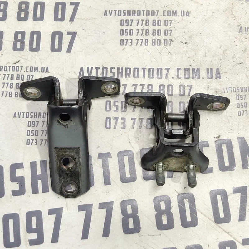 Дверна завіса Mitsubishi Outlander XL 06-12 2.0D задня права
