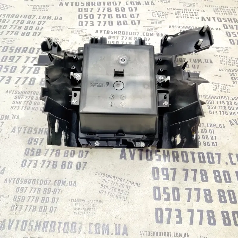 Накладка Mitsubishi Outlander XL (06-12) 2.0D OEM 8002a036zz