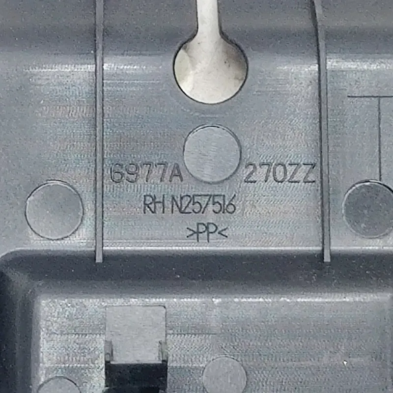 Накладка Mitsubishi Outlander XL (06-12) 2.0D OEM 6977a270zz